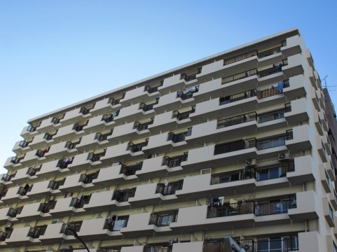 マンション管理員・清掃員のトラブルと深刻な人手不足