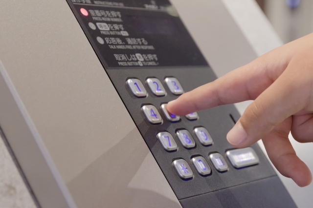 マンションのインターホンの交換時期や費用は？交換時の注意点も解説